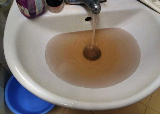 Nước máy bị nhiễm nước bẩn 